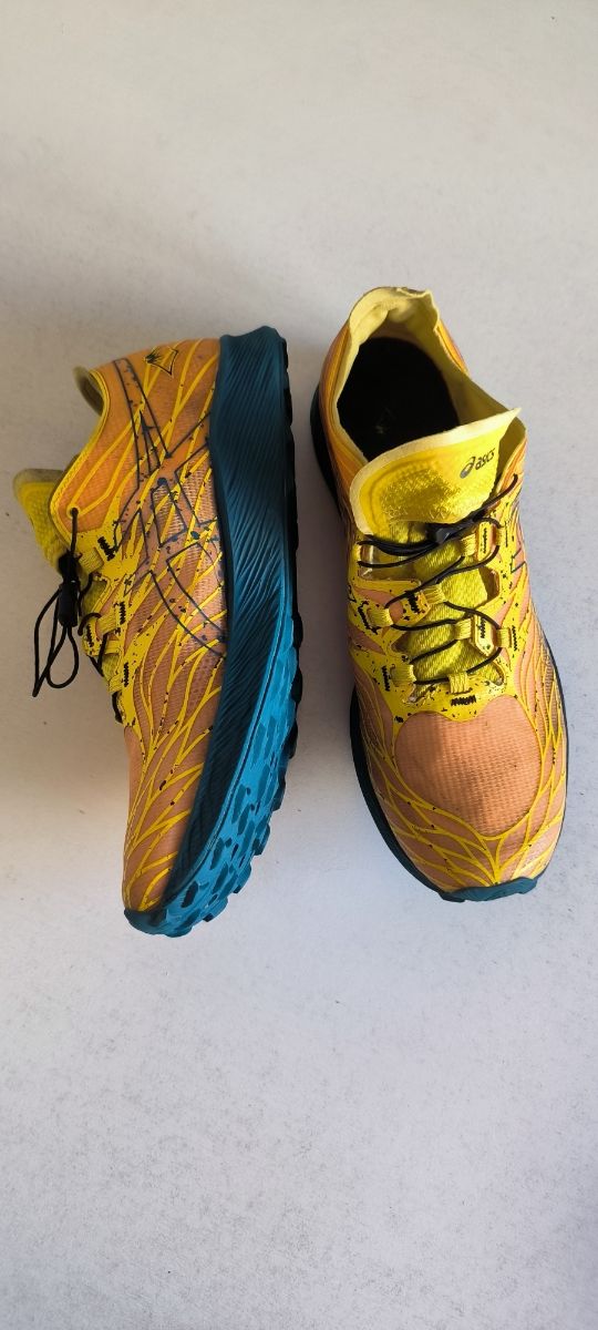 Zapatilla Asics Fuji Speed Naranja/Amarillo