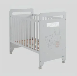 Cuna infantil con accesorios