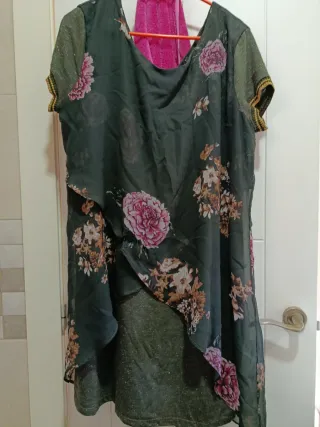 Vestido verde con flores rosas