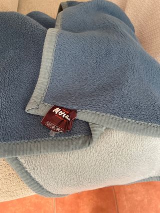 Manta Mora cuna suave 99% lavable