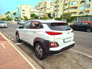 Hyundai Kona Tecno 64KW 204cv. Garantia Oficial