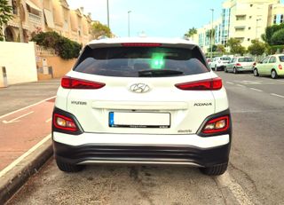 Hyundai Kona Tecno 64KW 204cv. Garantia Oficial