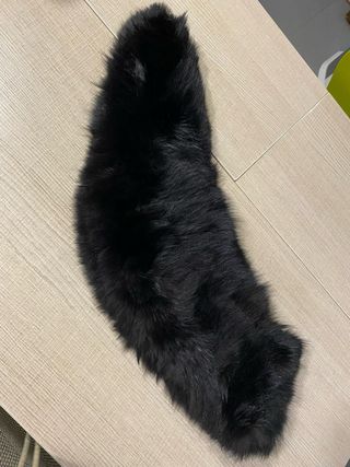 Estola de pelo sintético negra