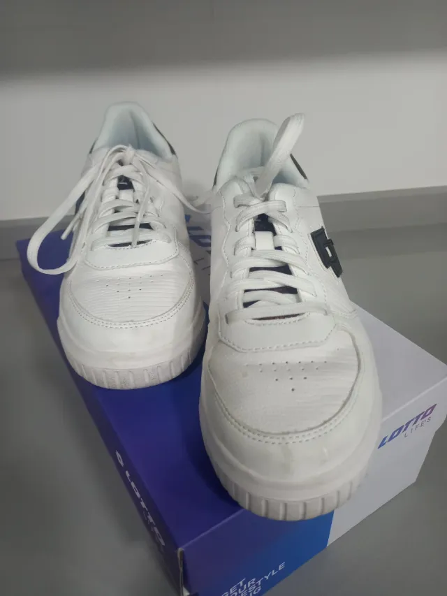 Zapatillas Lotto Blancas y Doradas Mujer