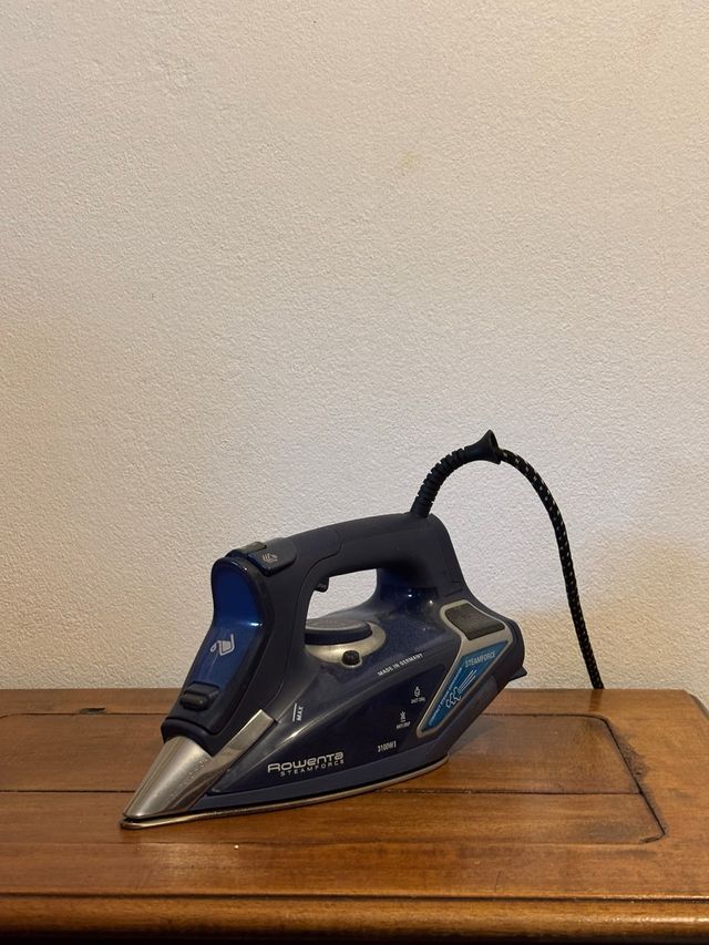 Ferro da stiro Rowenta Steamforce Blu