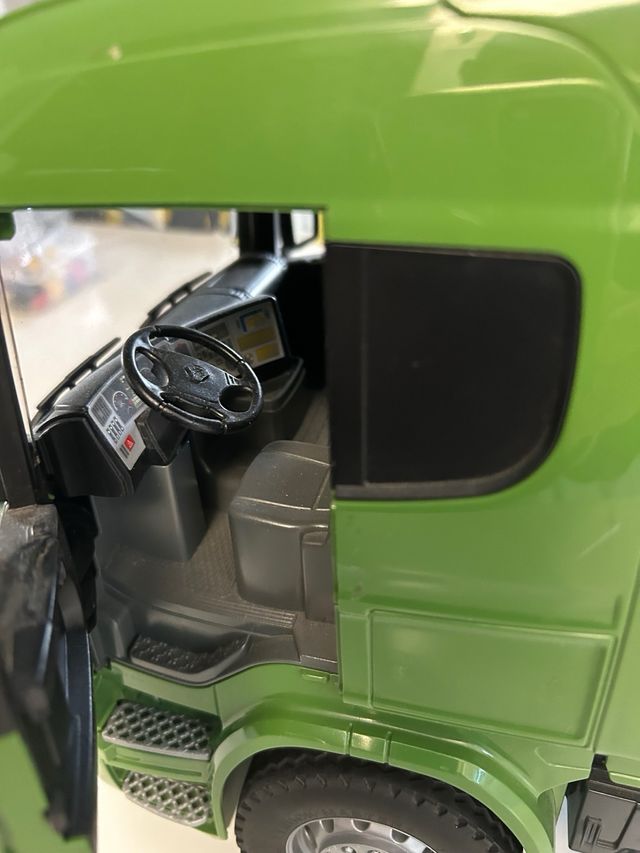 Camion Bruder porta container