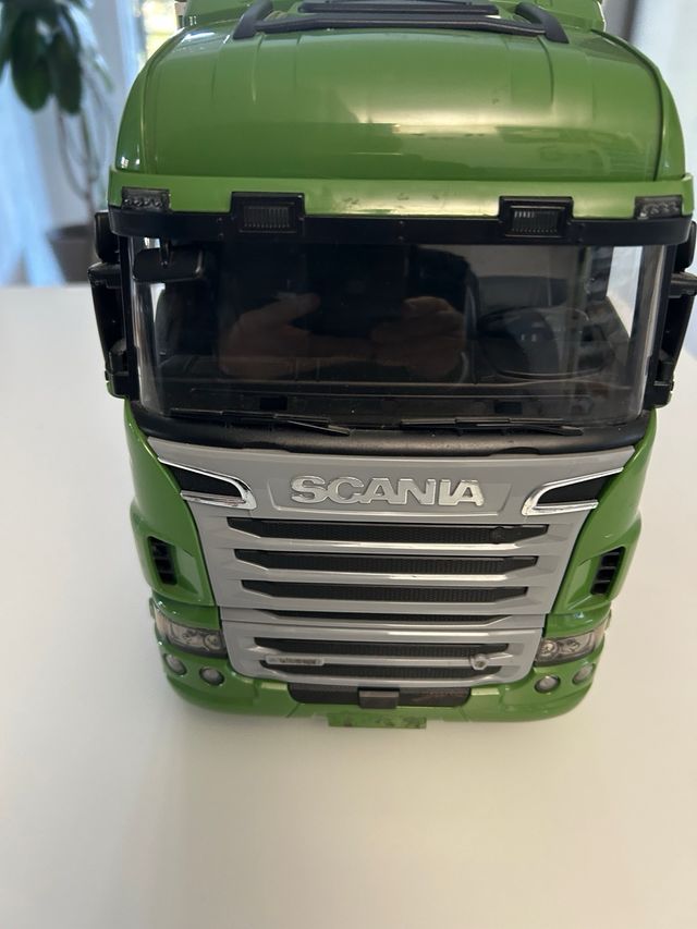 Camion Bruder porta container