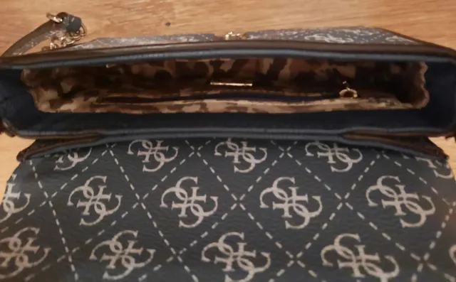 Bolso bandolera Guess azul y plateado