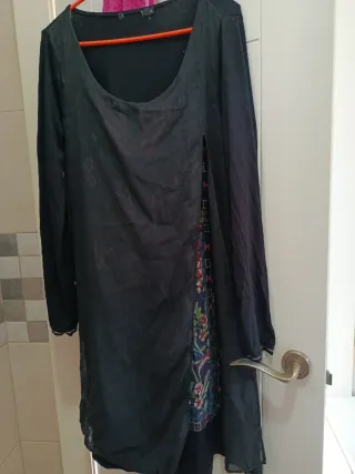 Vestido de gasa negro con estampado