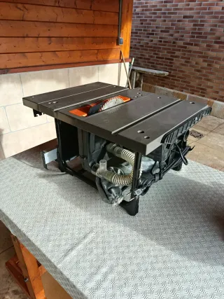 Sierra de mesa Tacklife con aspiración