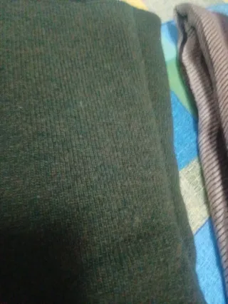 2 bufandas verdes y multicolor