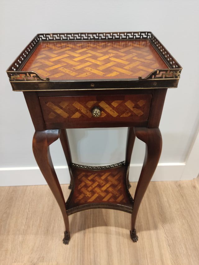 Mesa auxiliar de madera y metal