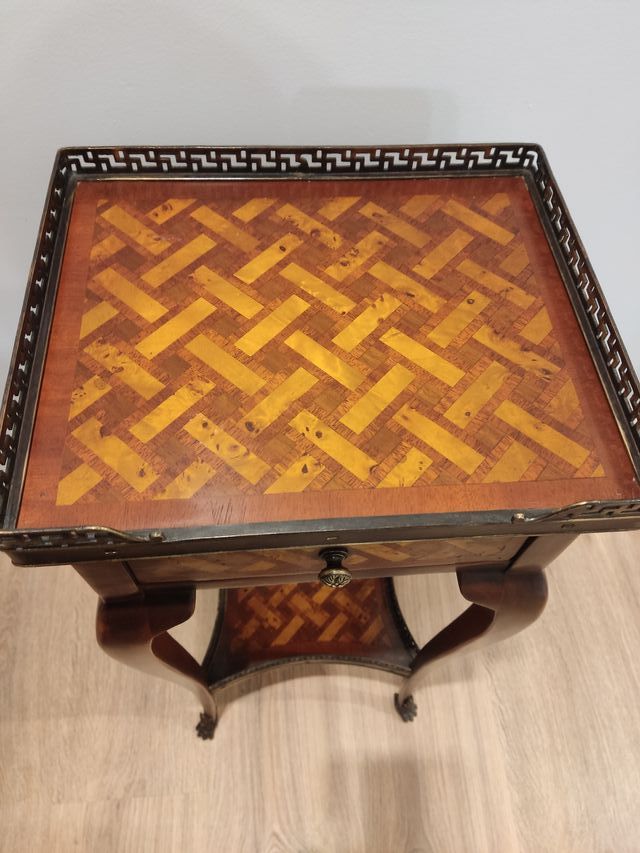 Mesa auxiliar de madera y metal