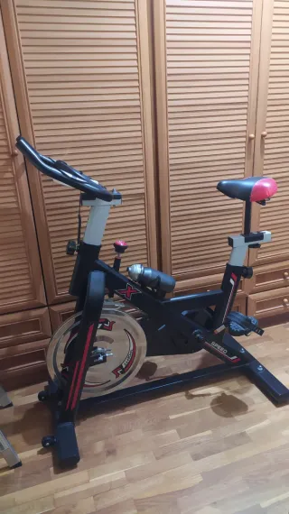 Bicicleta Spinning Negra y Roja
