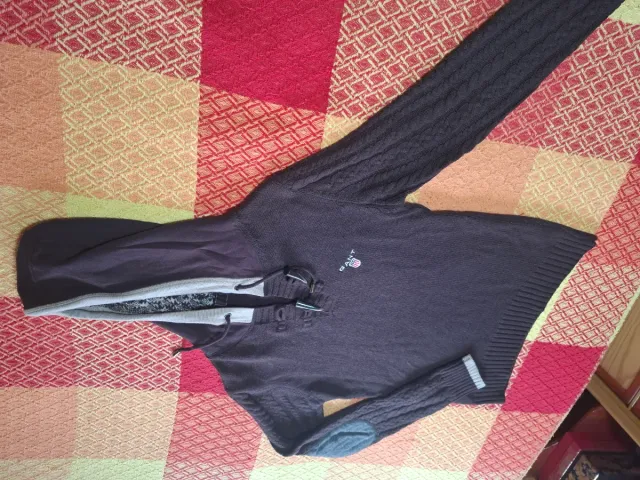 Jersey Gant Marrón con Capucha