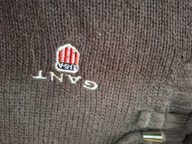 Jersey Gant Marrón con Capucha