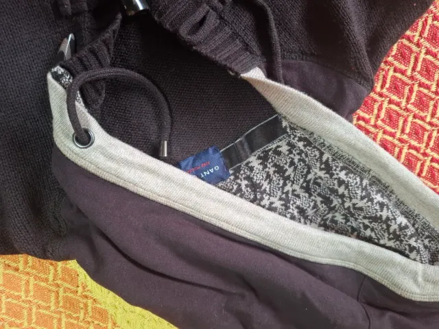 Jersey Gant Marrón con Capucha