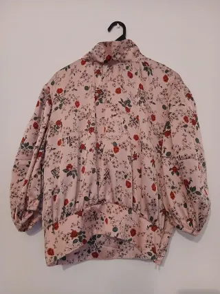 Camiseta Zara floral rosa