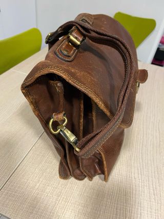 Bolso de cuero marrón
