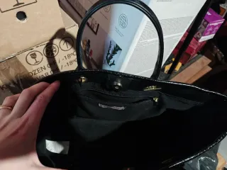 Bolso Grande Negro con Cadena Dorada