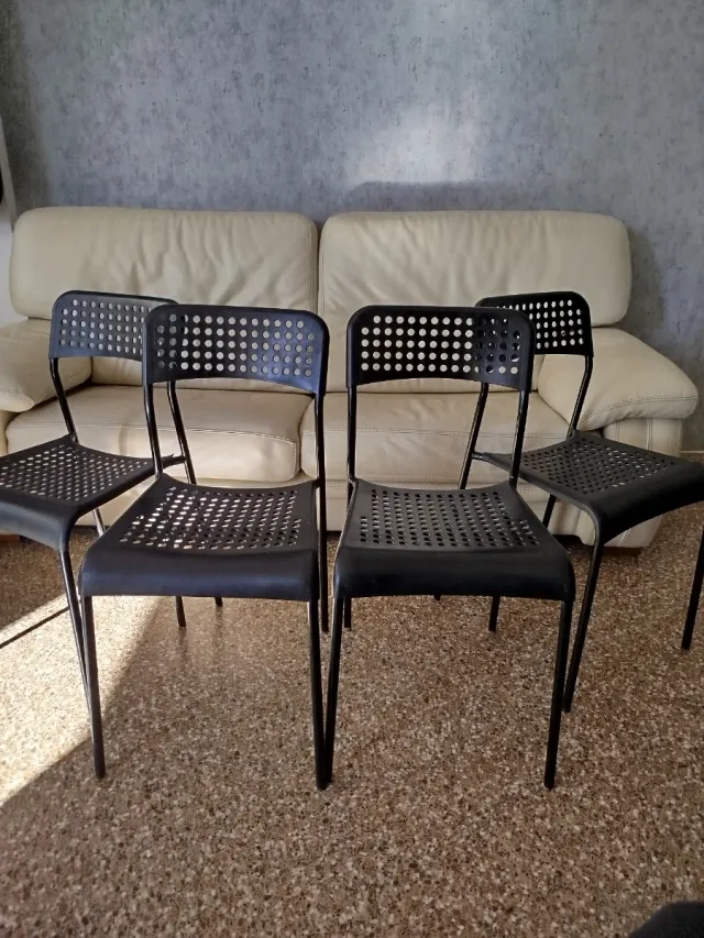 Juego de 4 sillas negras