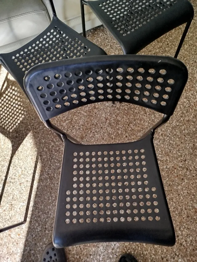 Juego de 4 sillas negras