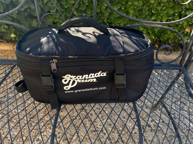 Coppia di bongos con design a strisce in legno