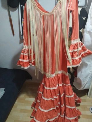 Traje de flamenca coral hecho a mano talla 36