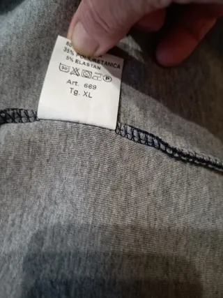 Giacca invernale nera con cappuccio