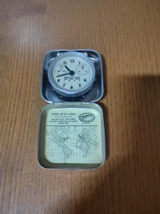 Reloj despertador plateado Spirit of St. Louis