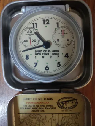 Reloj despertador plateado Spirit of St. Louis