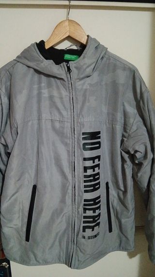 Chaqueta cortavientos Benetton gris Talla 3 xl