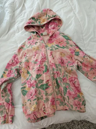 Sudadera con capucha floral