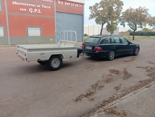 Remolque todoterreno 4x4 con cofre