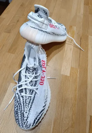 Adidas Yeezy 350 V2 Zebra