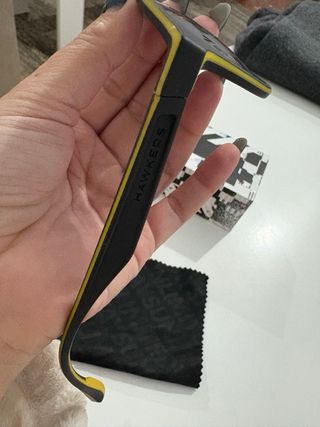 Gafas de sol Hawkers negras y amarillas