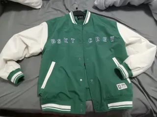 Bomber ZARA verde y blanco. Talla 13-14. Zara