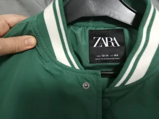 Bomber ZARA verde y blanco. Talla 13-14. Zara
