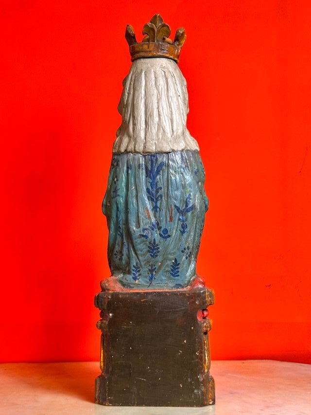 Scultura in stile romanico della Vergine con Bambino, secolo XX