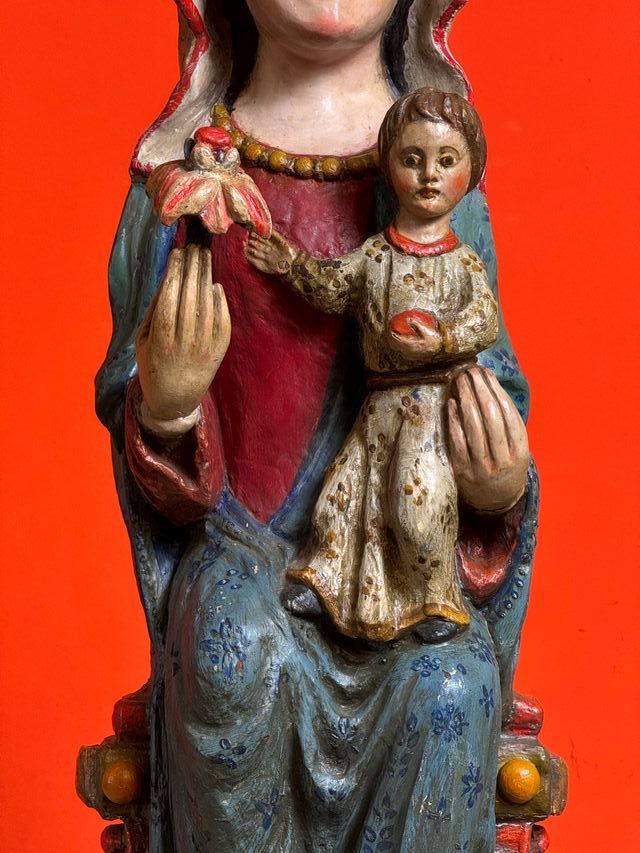 Scultura in stile romanico della Vergine con Bambino, secolo XX