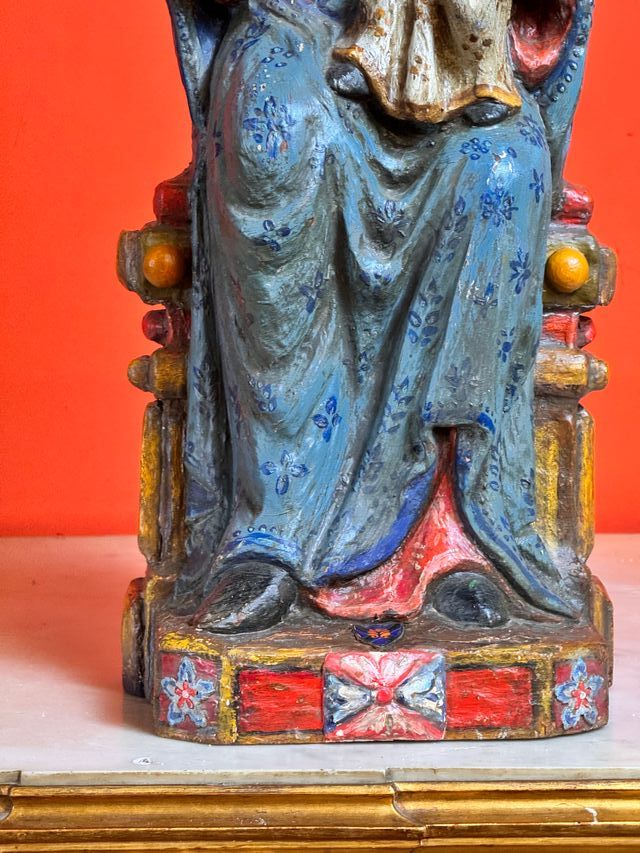 Scultura in stile romanico della Vergine con Bambino, secolo XX