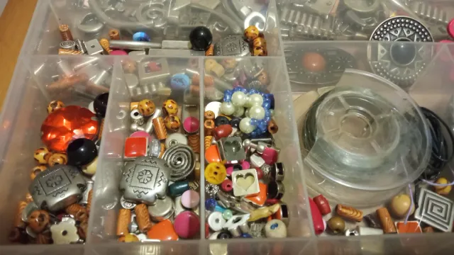 Lote abalorios bisutería multicolor y plata