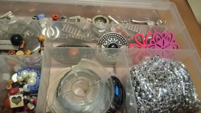 Lote abalorios bisutería multicolor y plata