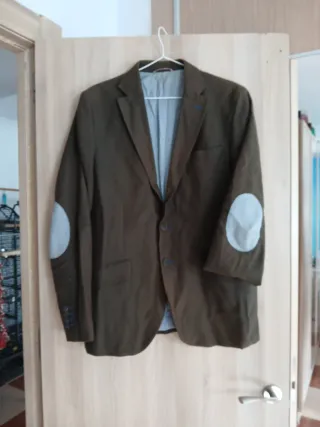 Americana hombre verde/gris con parches