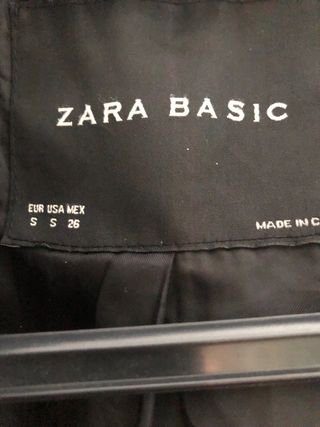 Abrigo Zara Basic cuadros beige y negro Talla S