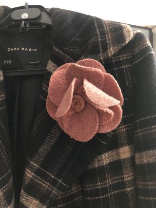 Abrigo Zara Basic cuadros beige y negro Talla S