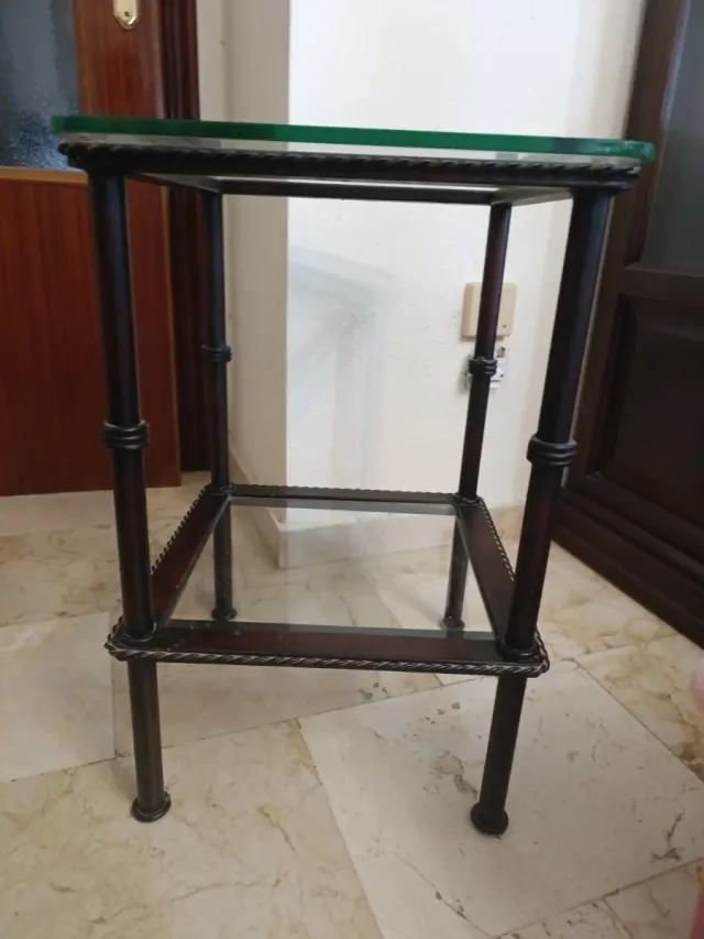 Mesa auxiliar cristal y metal