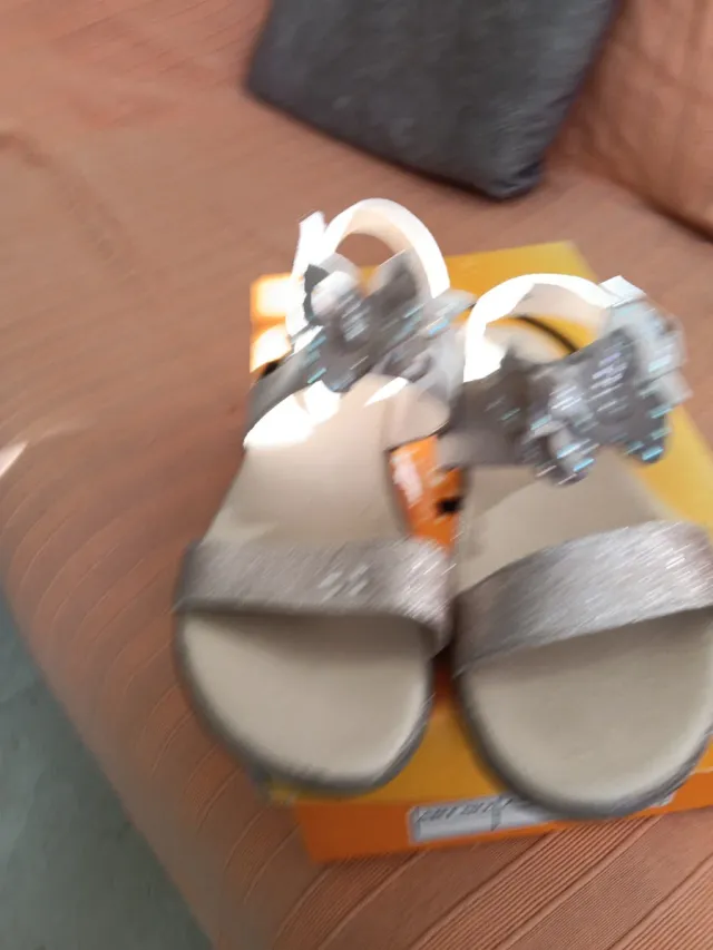 Sandalias niña doradas y plateadas