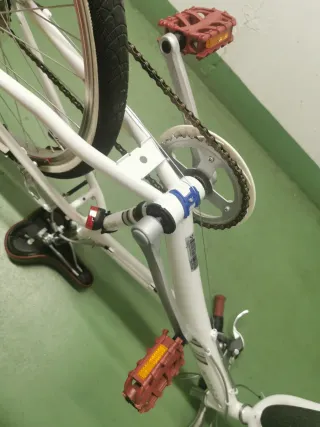 Bicicleta Btwin blanca casi nueva