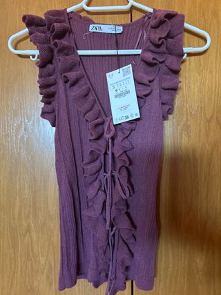 Camiseta Zara volantes canalé morada Talla S